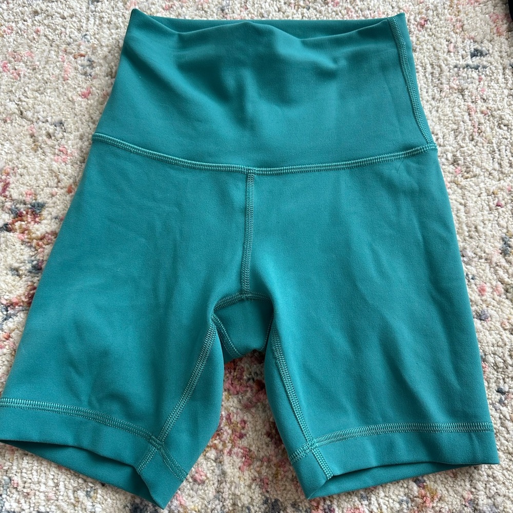 LULU LEMON BIKER SHORYS